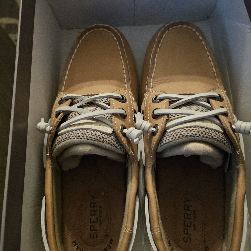 Sperry Tan Leather Boat Shoes Womens Size 6 Never worn